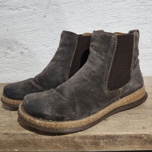 BORN Mens Brody Chelsea Boot. Size 9.5